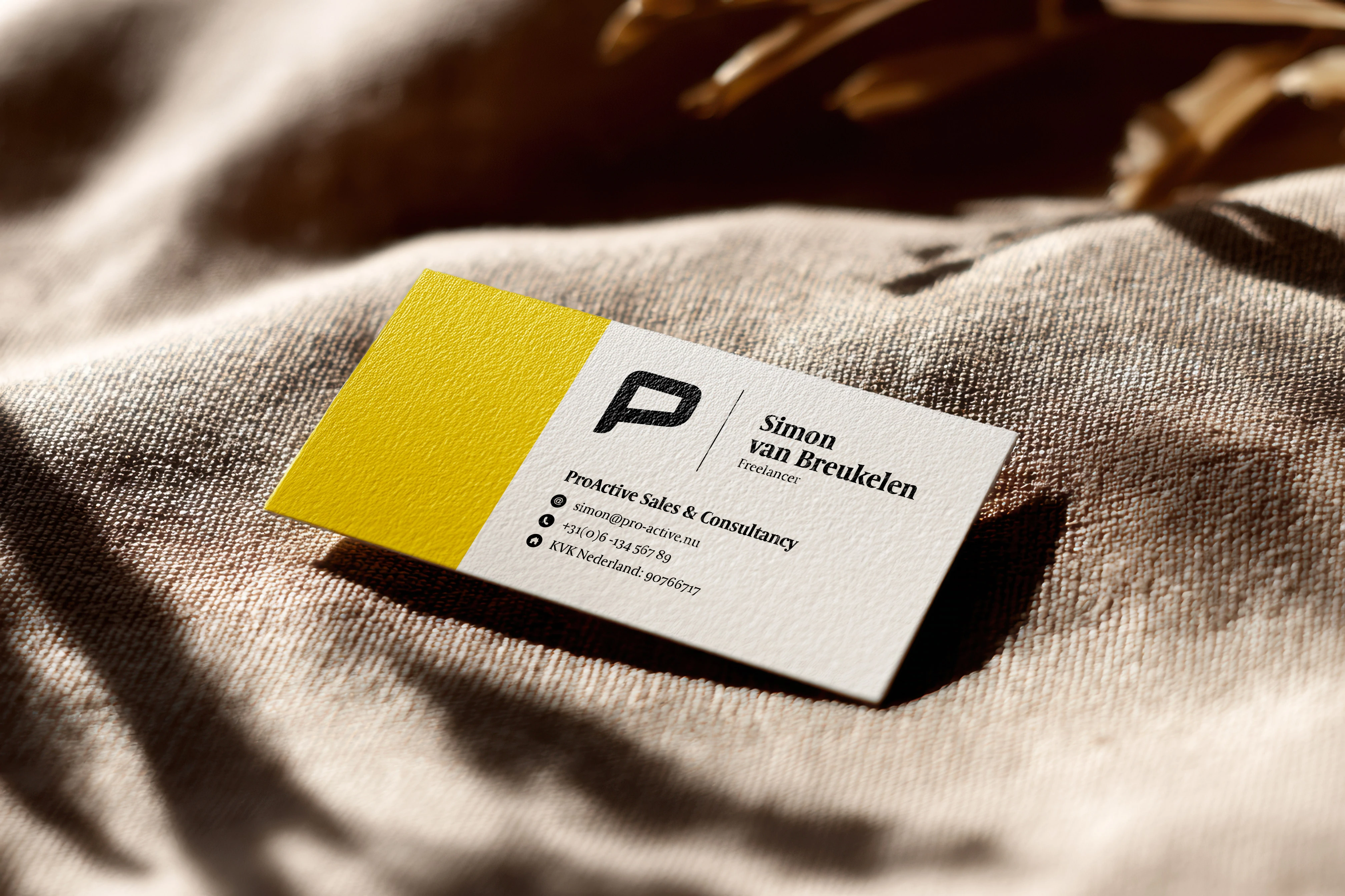 De huisstijl van ProActive is krachtig samengevat in een strak visitekaartje voor een blijvende, professionele eerste indruk.